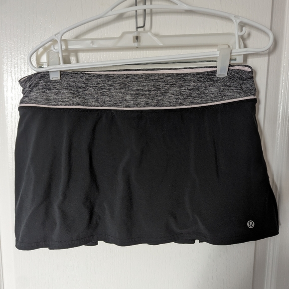 Black lululemon skort - Picture 3 of 8